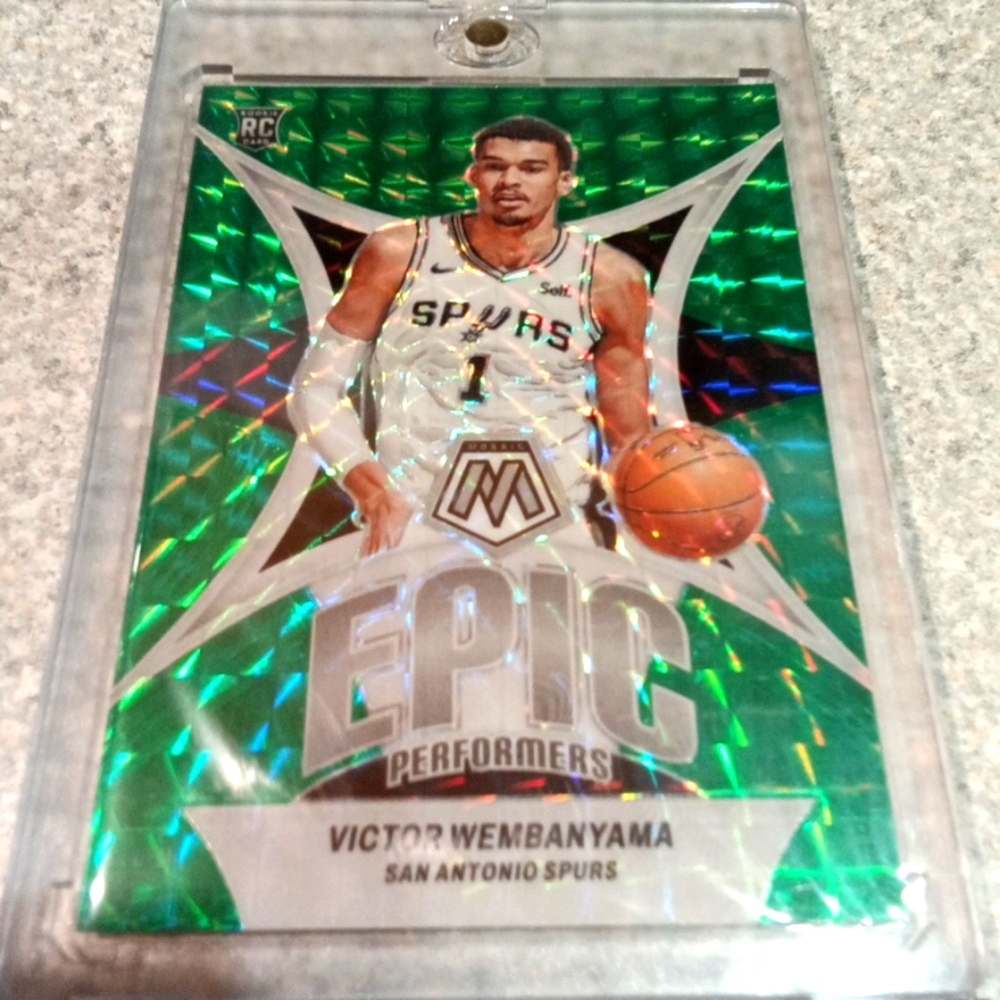 2023 24 Panini Mosaic Victor Wembanyama Epic Green Prizm rc.